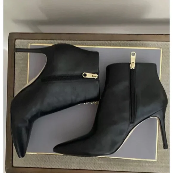 Louise et Cie Sonya Pointed Toe Bootie, Black